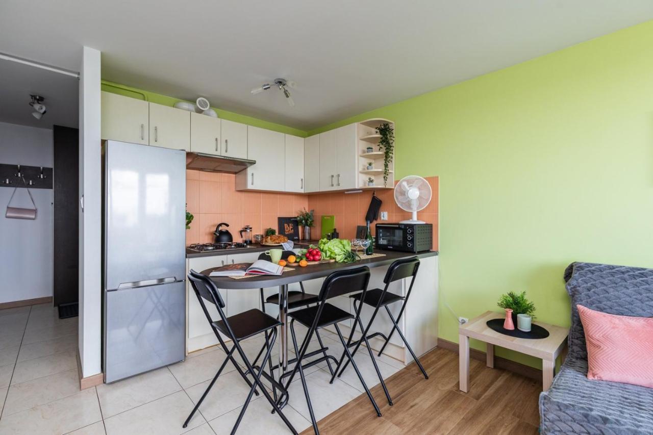 ורשה Superapart Saska 48A, Sleek 6Th-Floor Studio With Balcony & Elevator Access מראה חיצוני תמונה