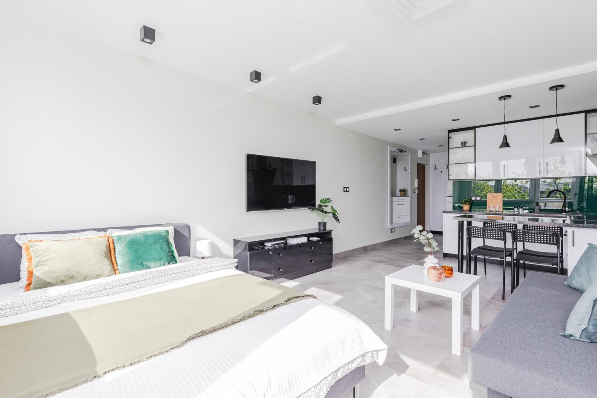 ורשה Superapart Saska 48A, Sleek 6Th-Floor Studio With Balcony & Elevator Access מראה חיצוני תמונה
